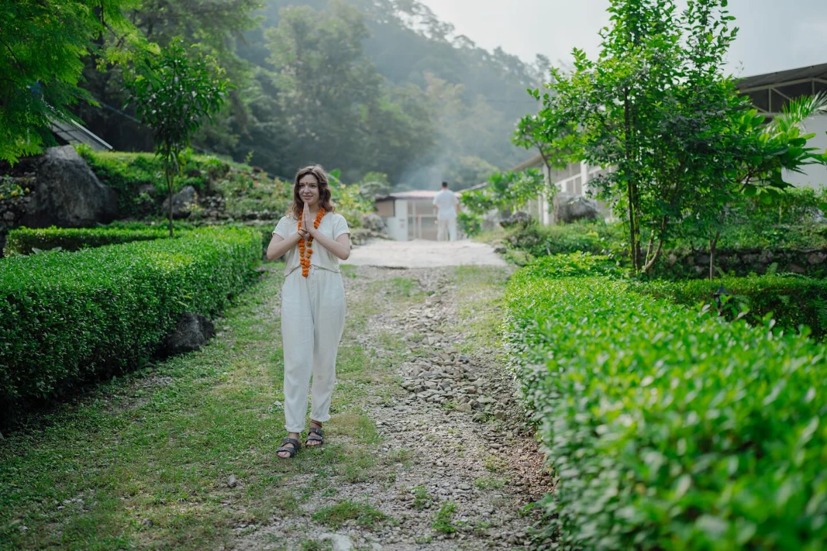 Yoga practitioners meditating by a natural spring at Adhiroha Ashram in Rishikesh