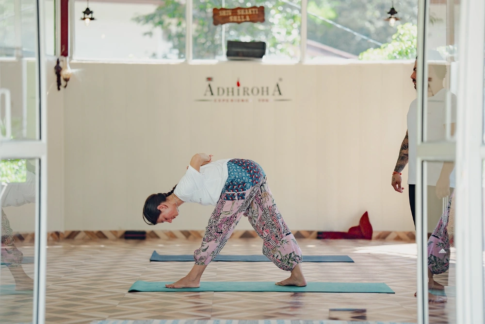 Ashtanga en Vinyasa yoga opleiding bij Adhiroha Rishikesh