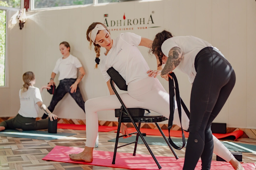 Hatha en Yin yoga docentenopleiding bij Adhiroha Rishikesh