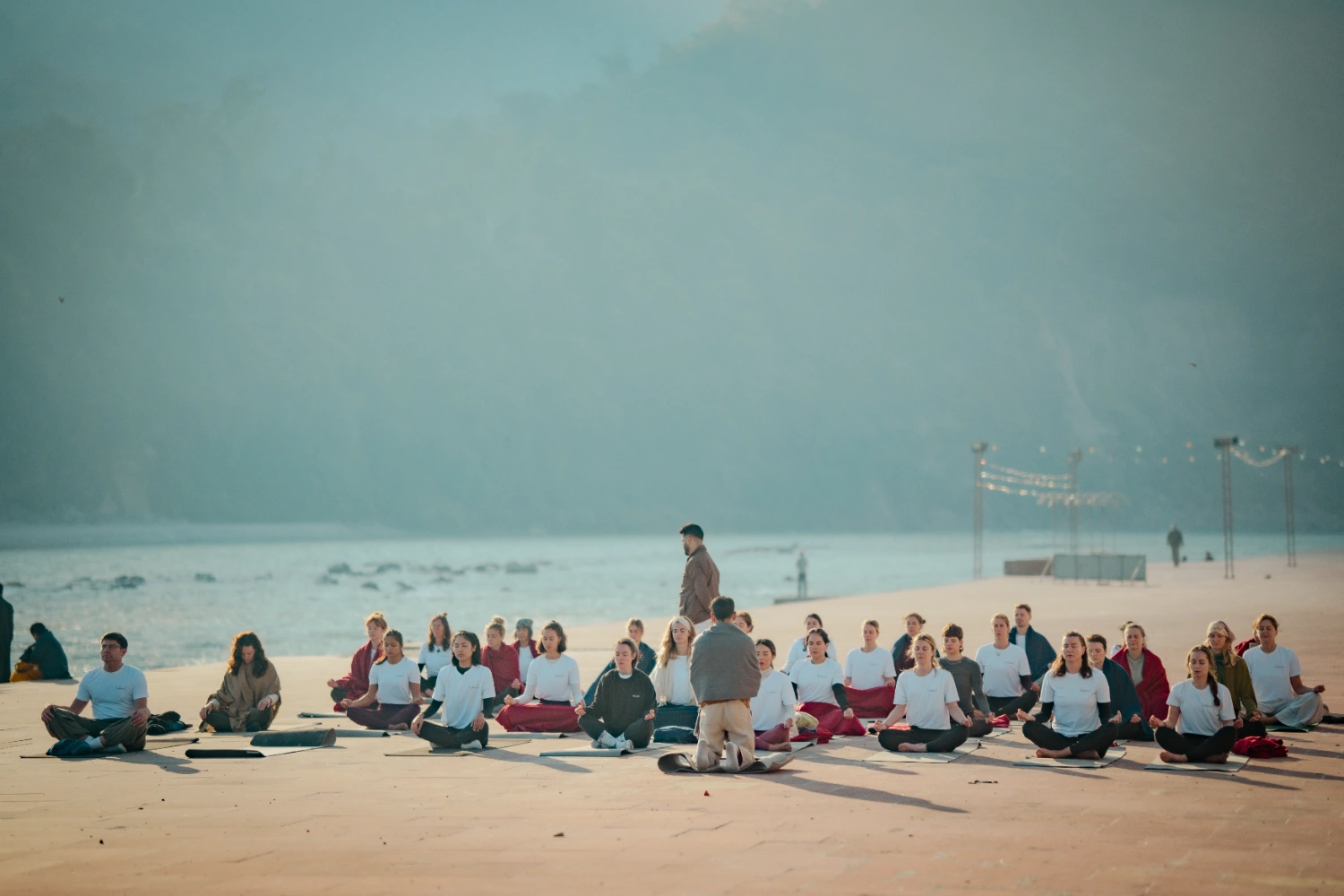 Studenten bij Adhiroha 500 uur yoga docentenopleiding Rishikesh