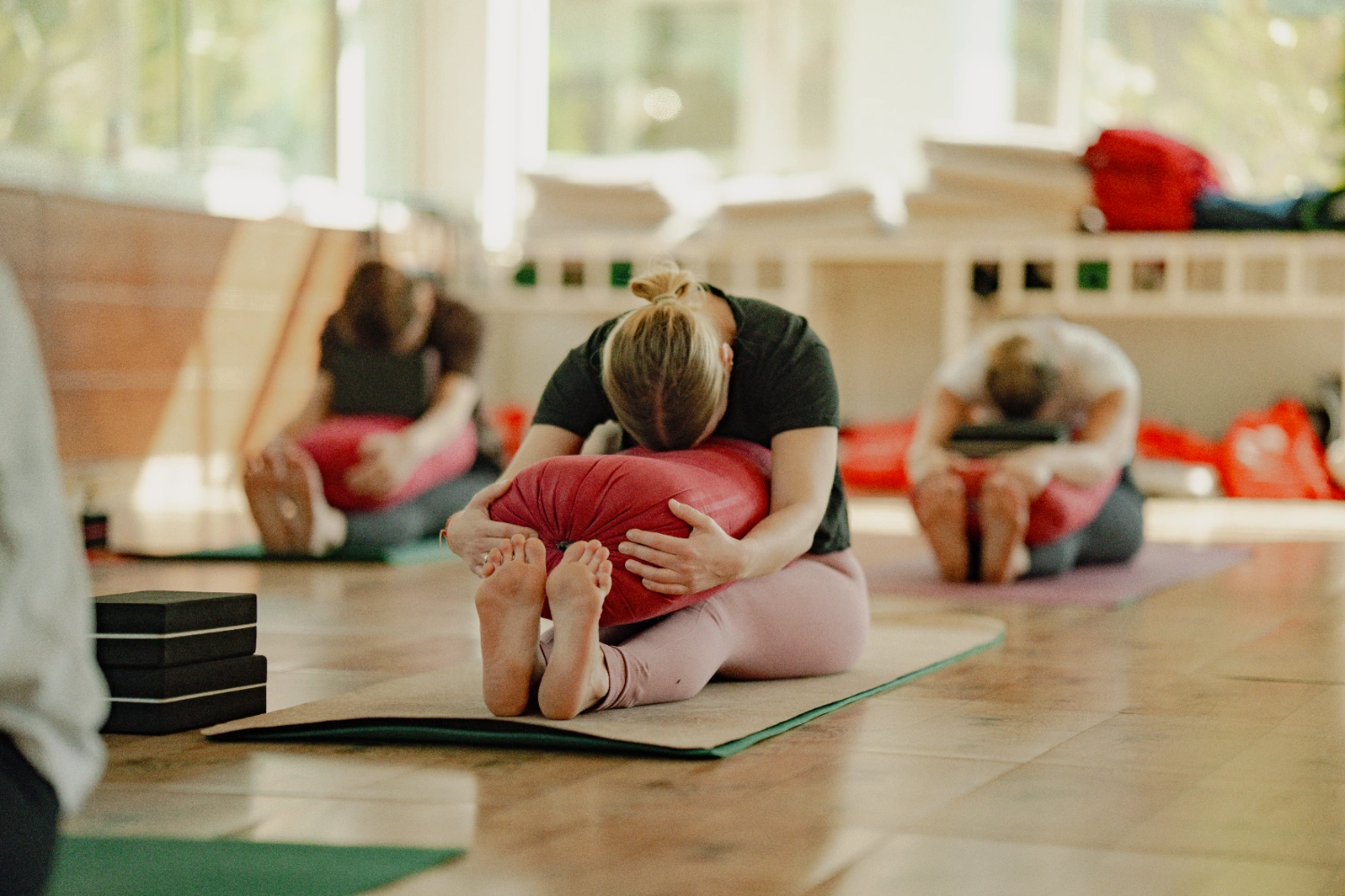 Yoga training sessie bij Adhiroha ashram Rishikesh
