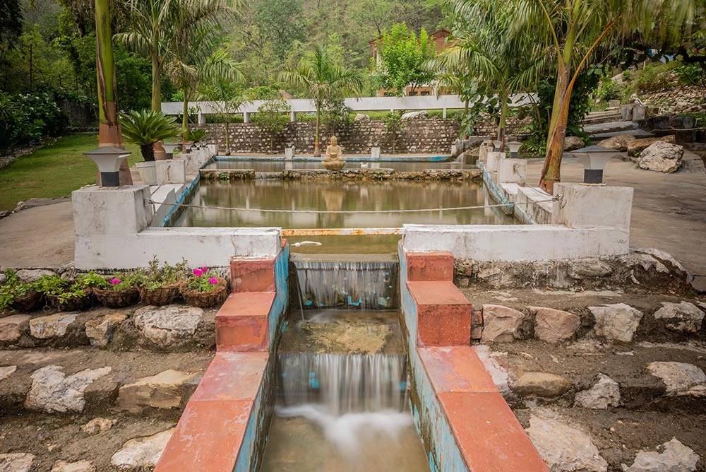 Natuurlijk bronwater op Adhiroha yoga campus