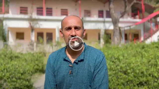 Video testimonial van Adhiroha yoga docentenopleiding Rishikesh