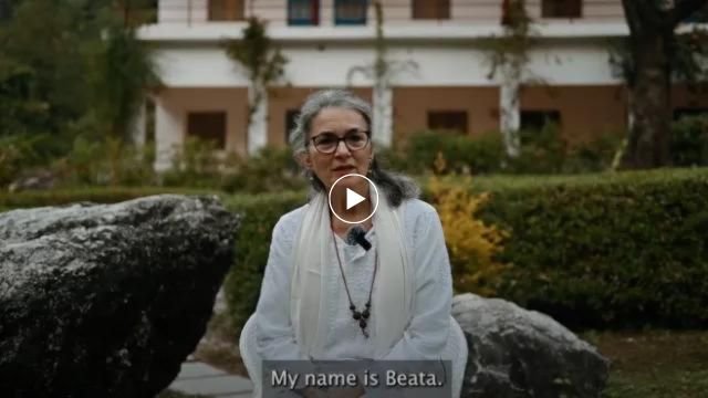 Video testimonial van Adhiroha yoga docentenopleiding Rishikesh