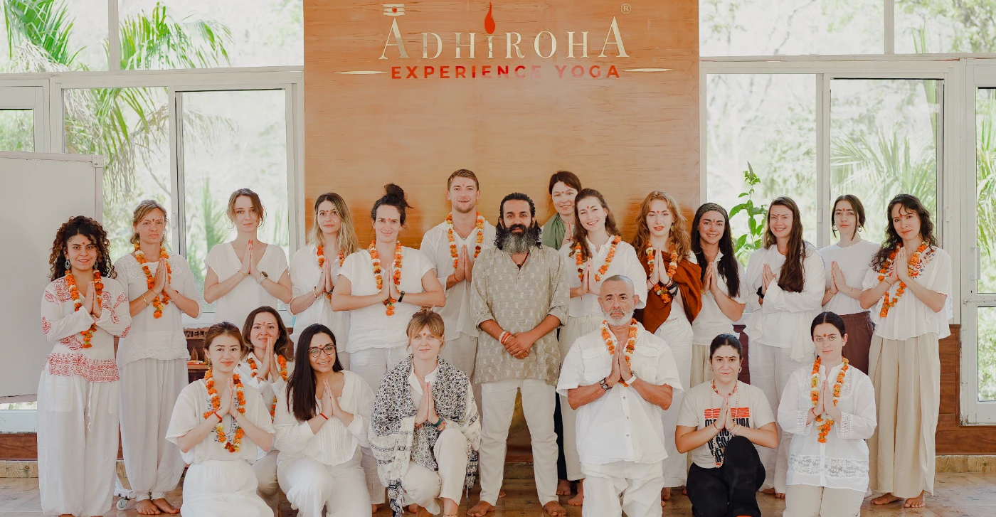 Yoga studenten bij Adhiroha docentenopleiding in Rishikesh India